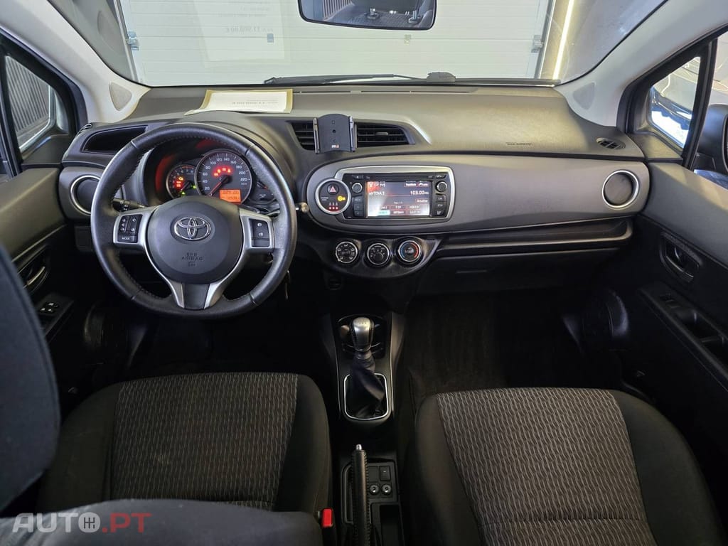 Toyota Yaris 1.3 VVT-i Sol High Pack
