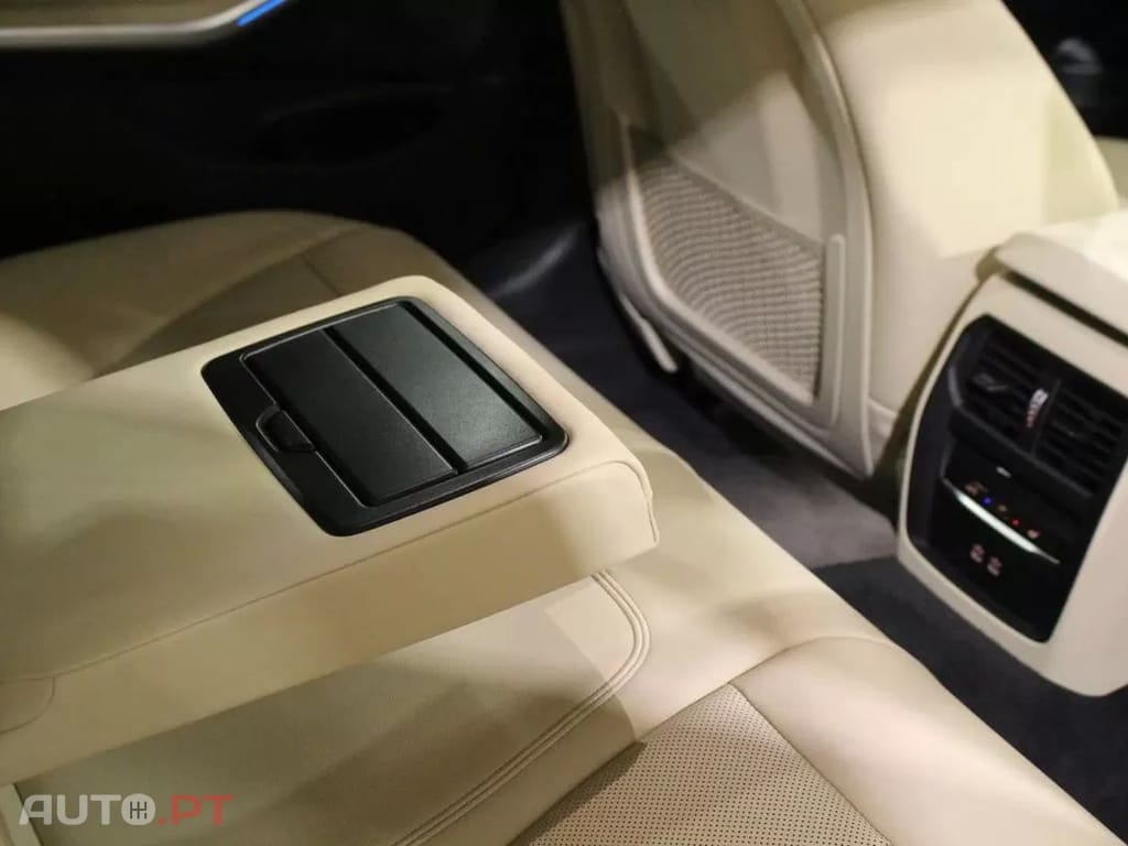 BMW 330 e Line Sport Auto