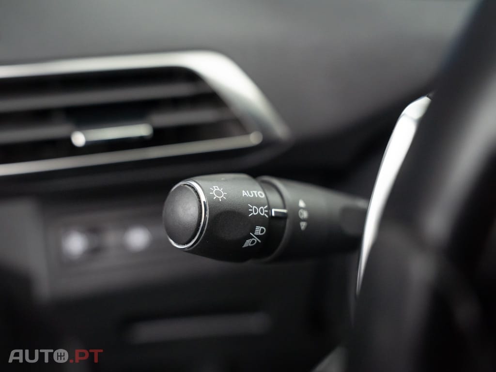 Peugeot 3008 1.6 Hybrid Allure e-EAT8