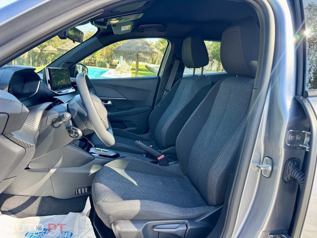 Peugeot 2008 1.2 Hybrid Style e-DCS6