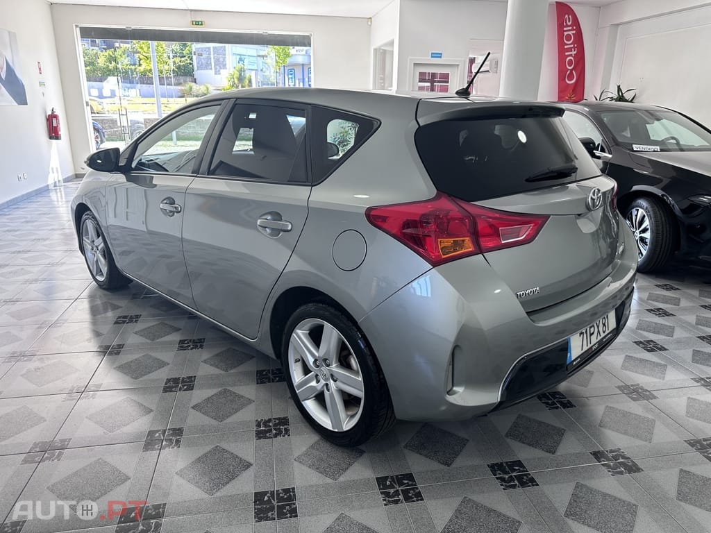 Toyota Auris 1.4 D-4D Com. +P.Sport+TSS