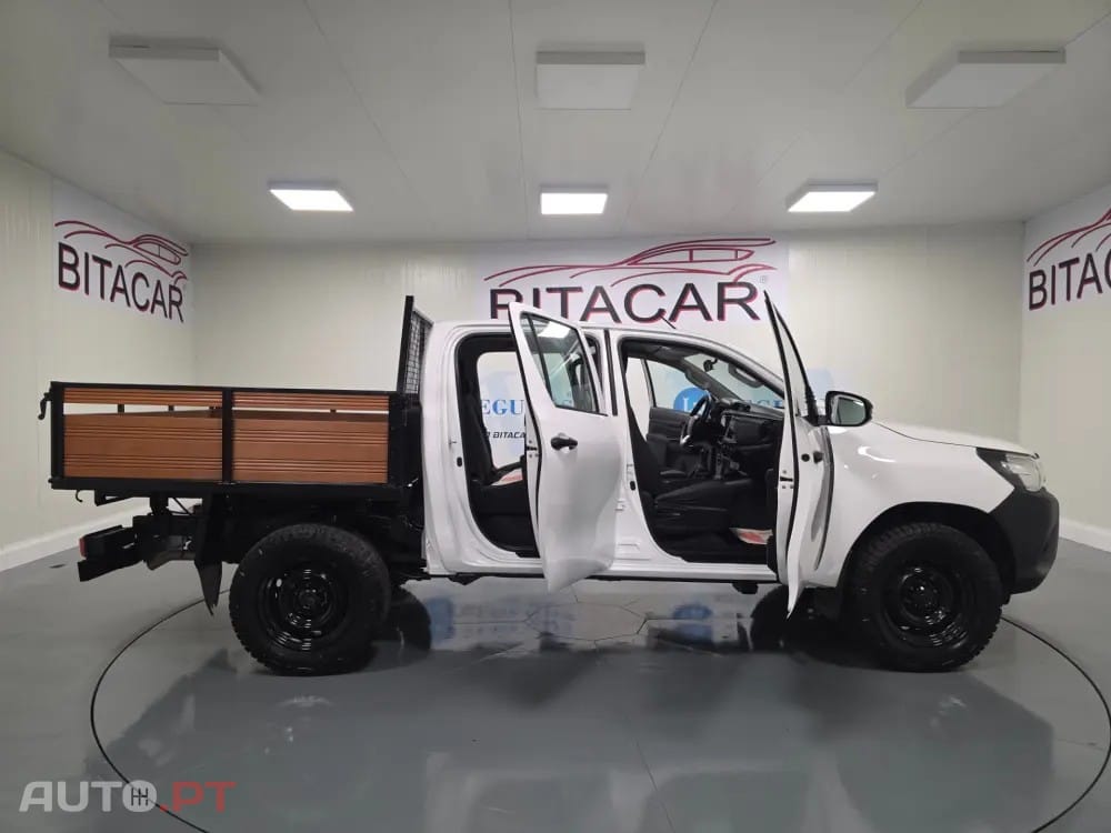 Toyota Hilux 2.4 D-4D 4WD CD CH