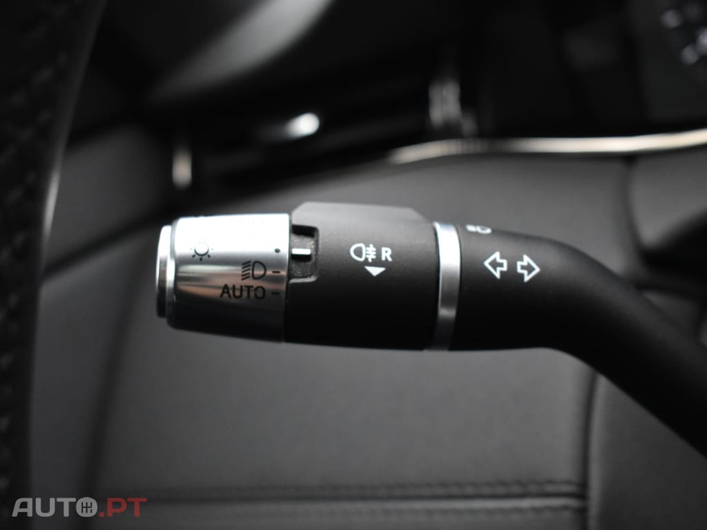 Land Rover Evoque 1.5 P300e AWD R-Dynamic SE Auto