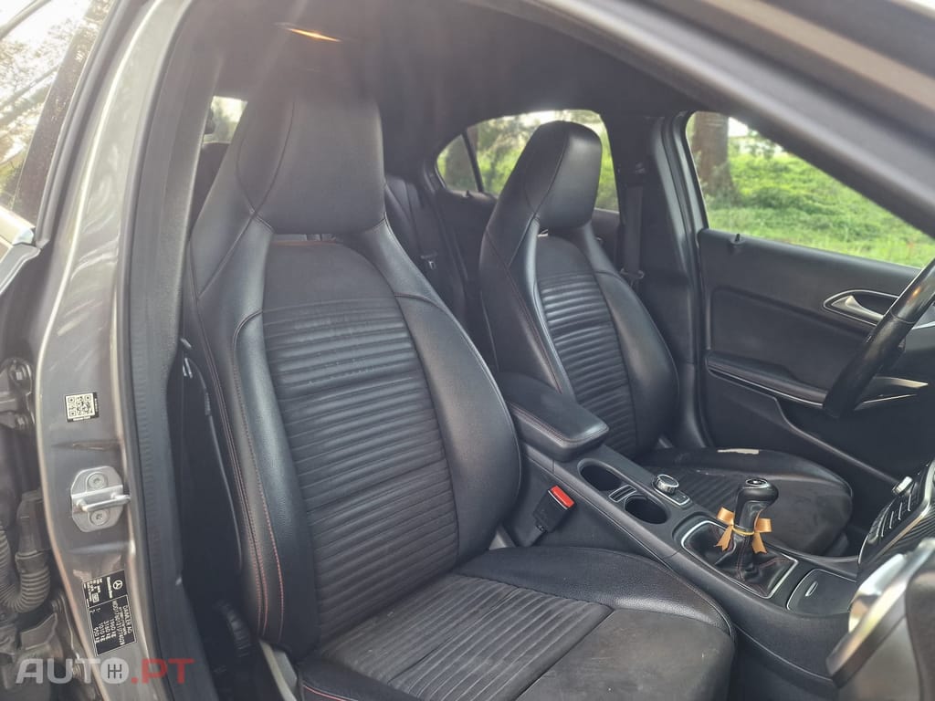Mercedes-Benz A 180 d AMG Line