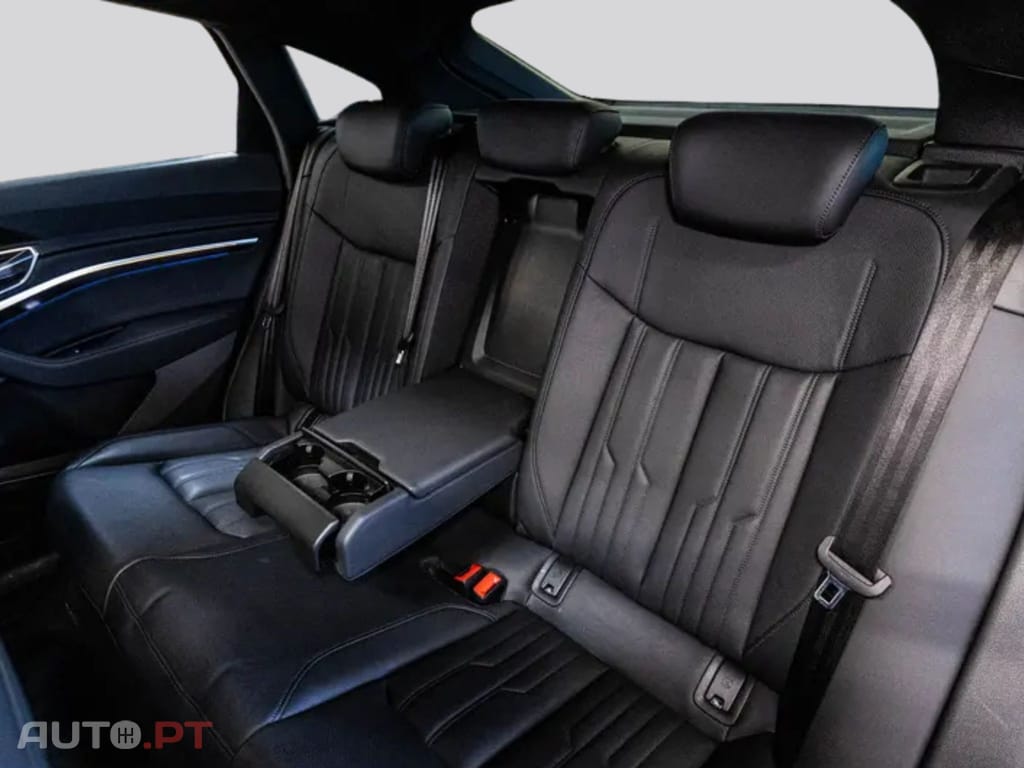 Audi E-Tron I.V.A DEDUTIVEL 55 S LINE