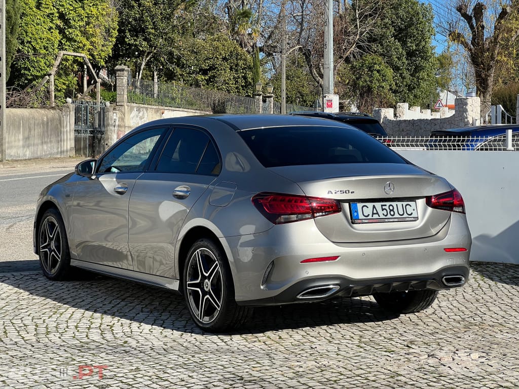 Mercedes-Benz A 250 e 8G-DCT AMG Line
