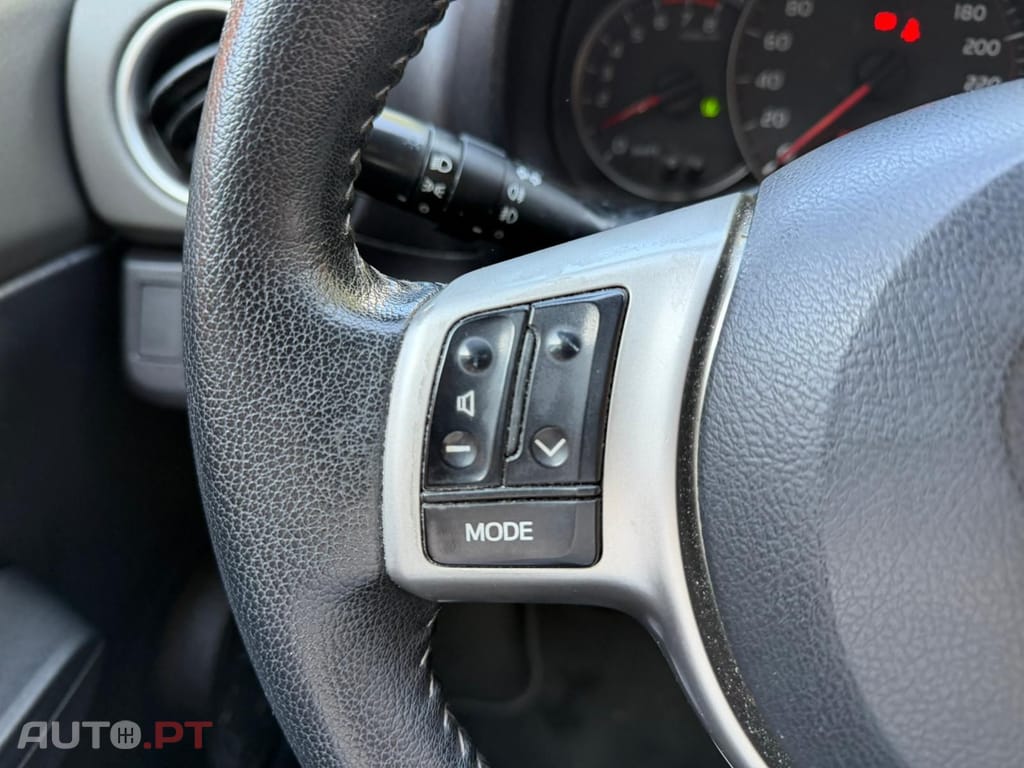 Toyota Yaris 1.0 VVT-i Comfort +PS Style +P.Techno