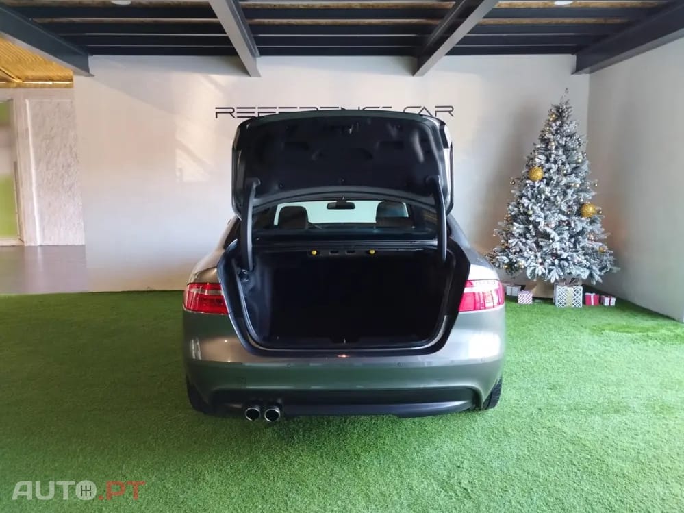 Jaguar XE 2.0 D R-Dynamic SE