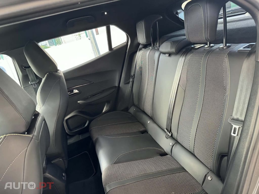 Peugeot 2008 1.2 PureTech GT EAT8