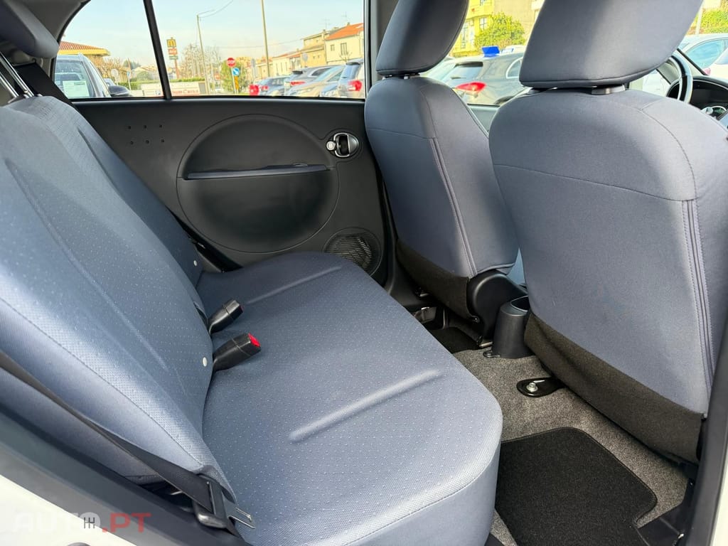 Peugeot iOn Standard