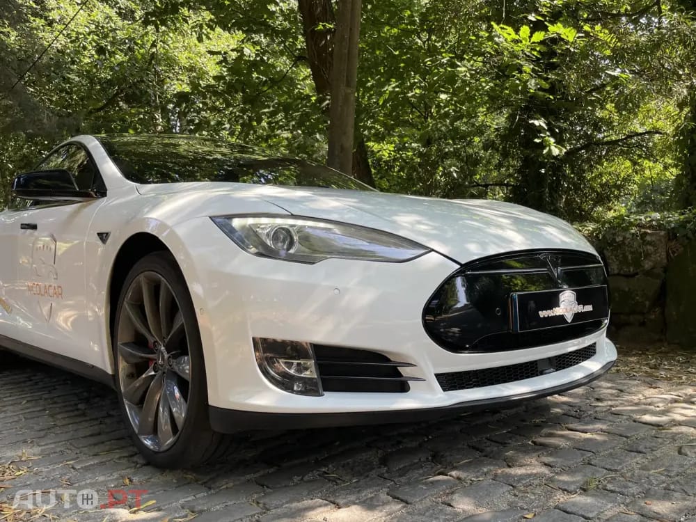 Tesla Model S 90D