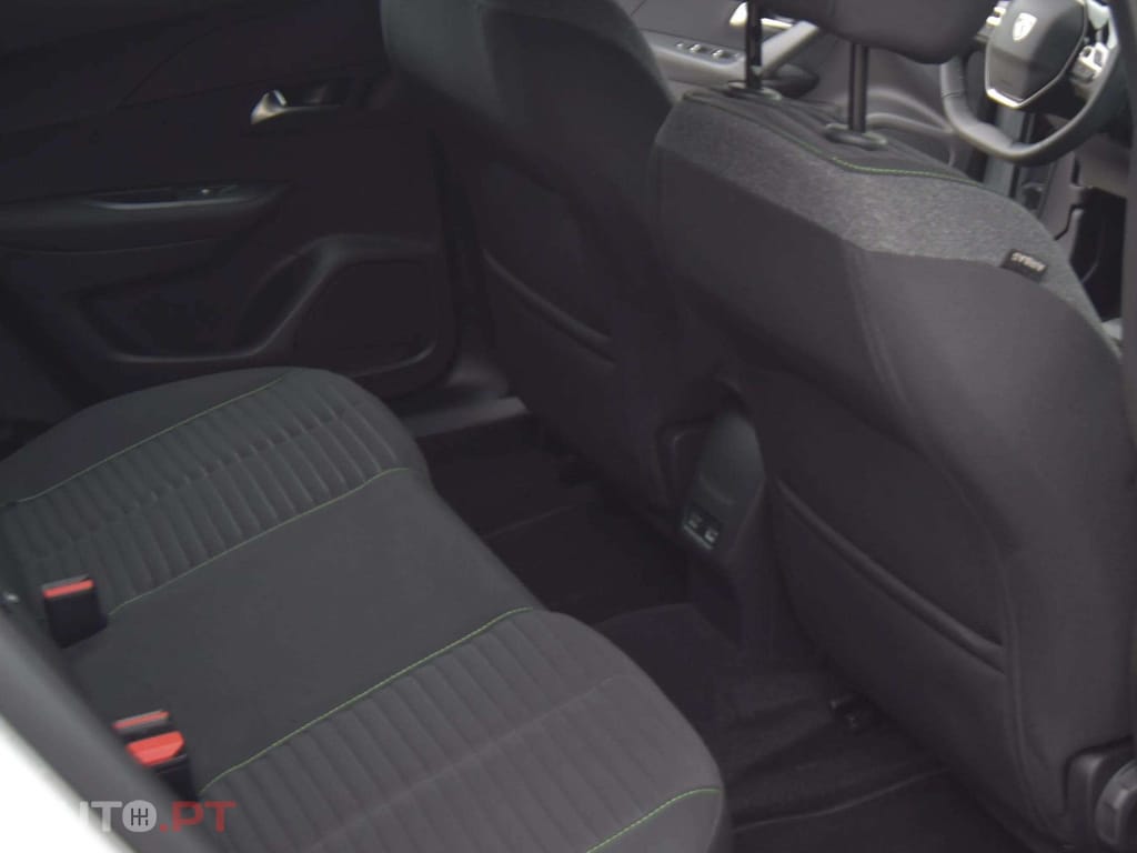 Peugeot E-2008 54 kWh Active EAT8