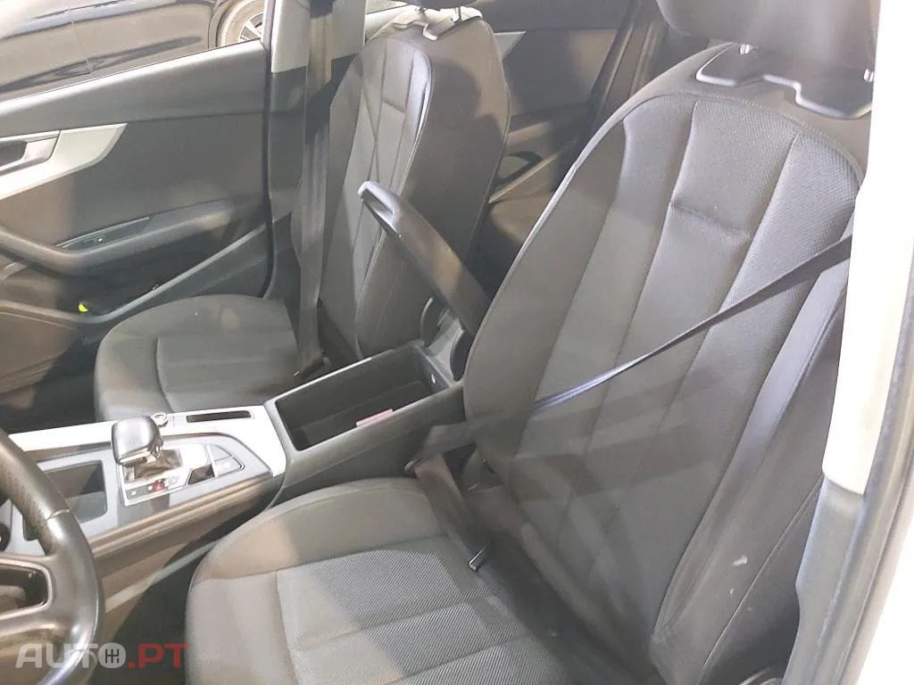 Audi A4 Avant 30 TDI S tronic