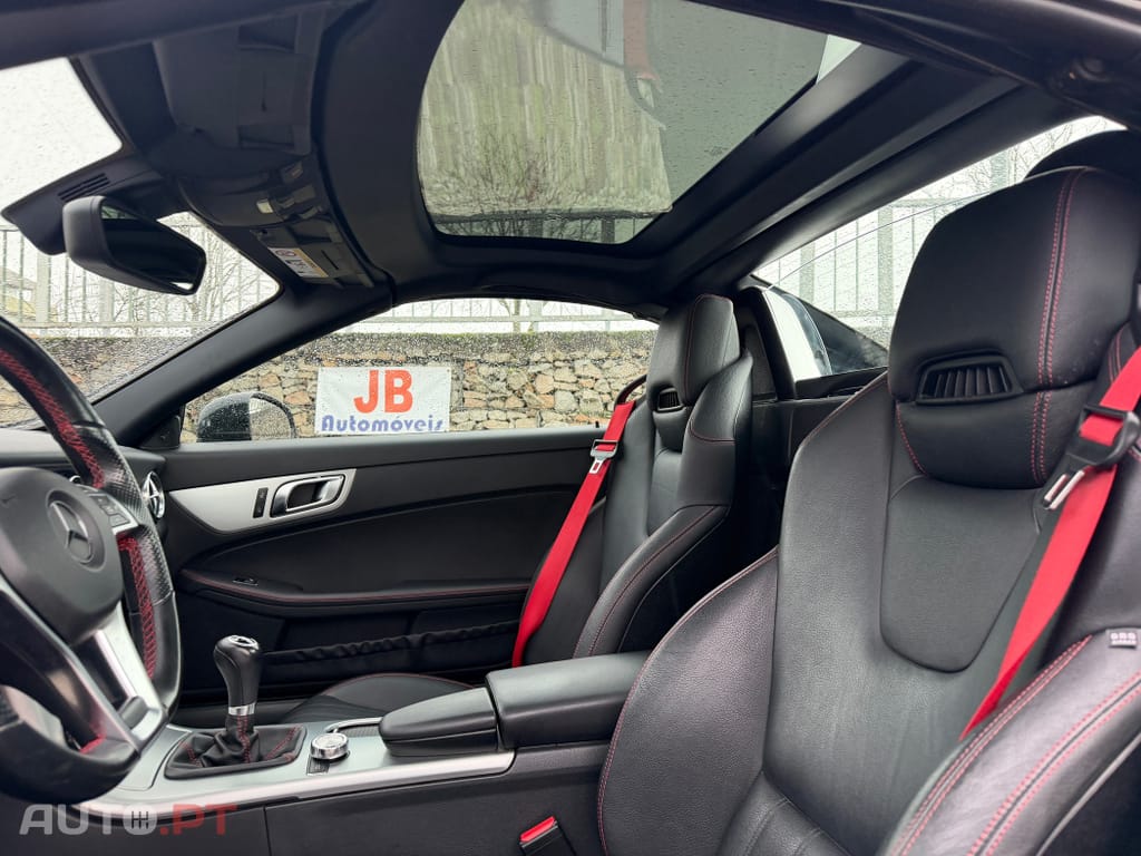 Mercedes-Benz SLK 200 Outro