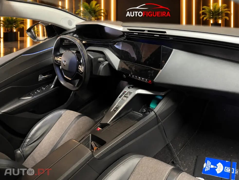 Peugeot 408 1.6 Hybrid Allure Pack e-EAT8