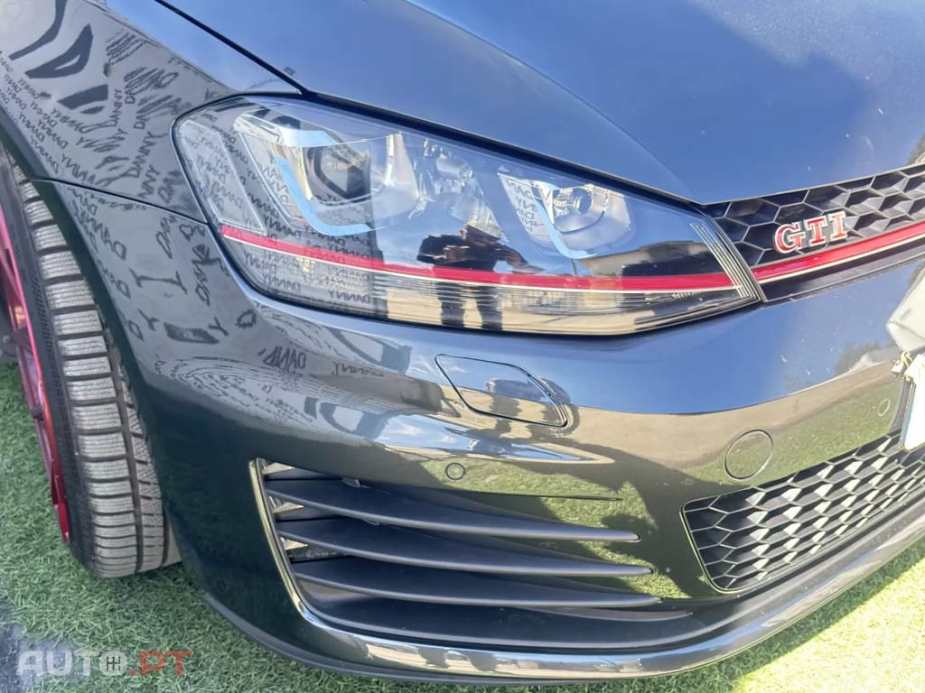 Volkswagen Golf GTI Performance BlueMotion DSG