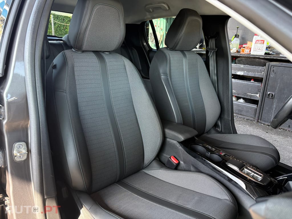 Peugeot 208 1.2 PureTech Allure Pack EAT8