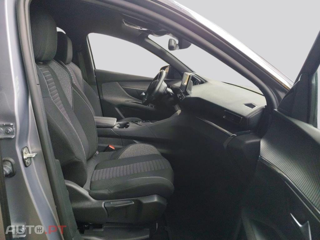 Peugeot 5008 1.2i Active Pack 7L EAT8