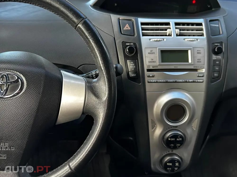 Toyota Yaris 1.0 VVT-i High Pack MM