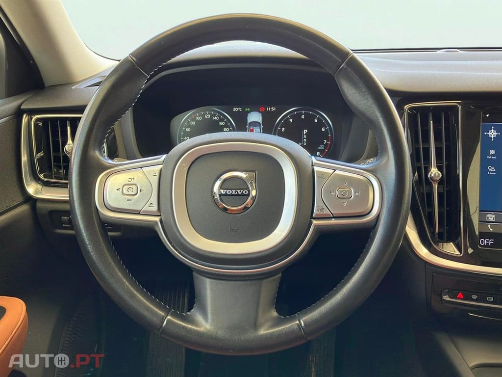 Volvo V60 T4 MOMENTUM PLUS
