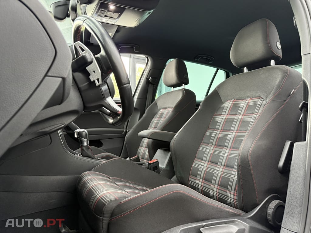 Volkswagen Golf 2.0 TSI GTI DSG