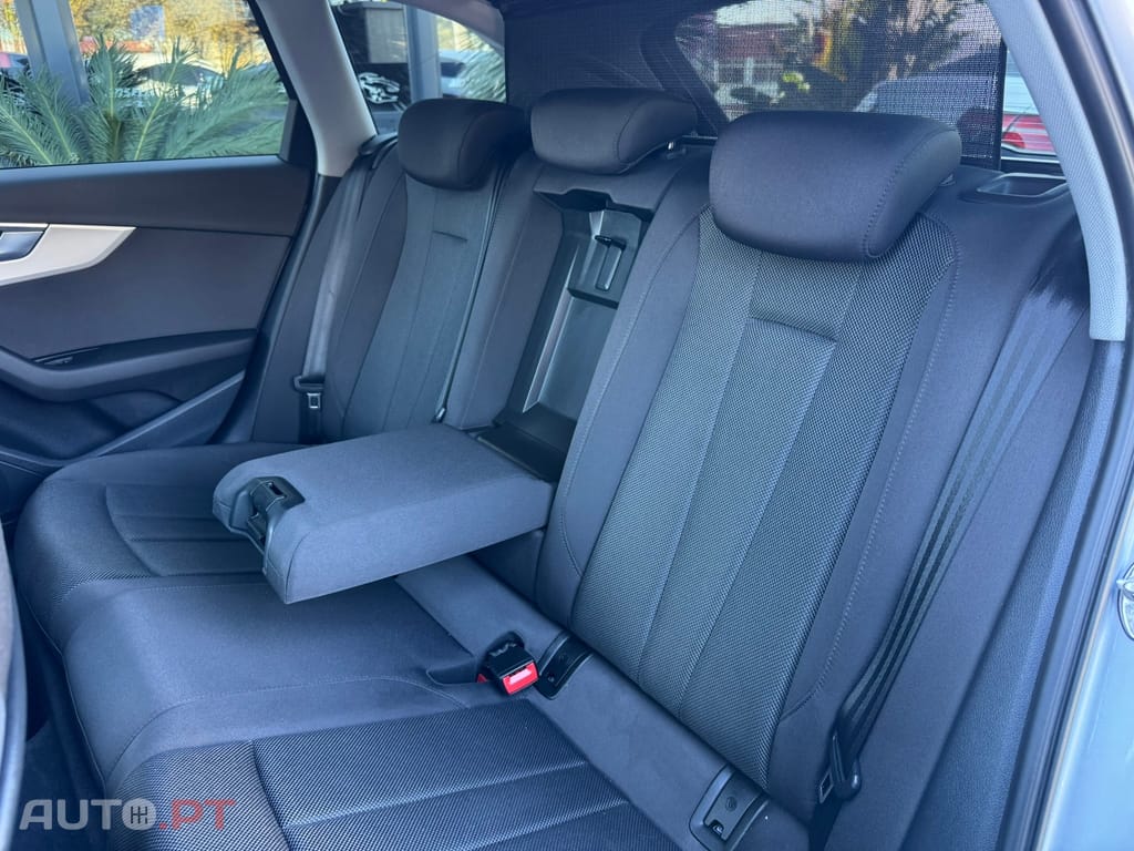 Audi A4 Avant 30 TDI Advanced S tronic