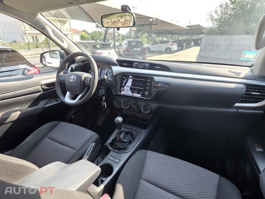 Toyota Hilux 2.4 D-4D 4WD CD CM — fotografia 9