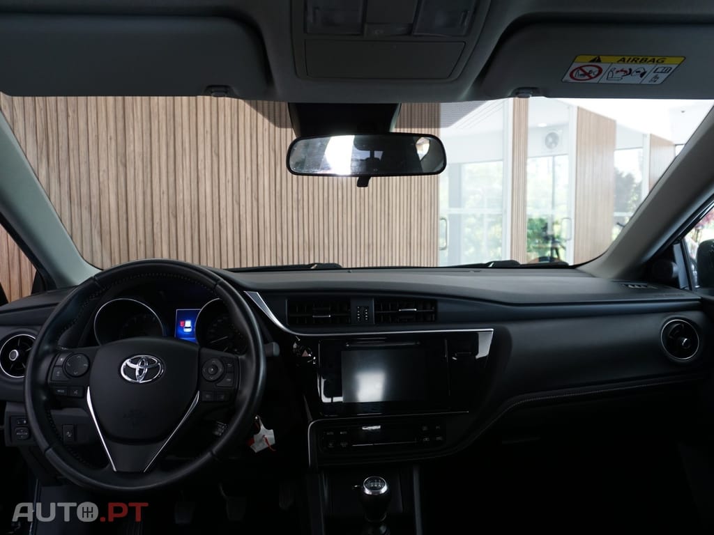 Toyota Auris 1.2 Turbo Design Edition