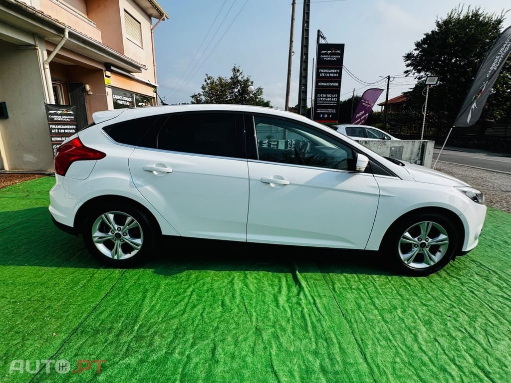 Ford Focus 1.0 EcoBoost S&S Champions Edition — fotografia 4