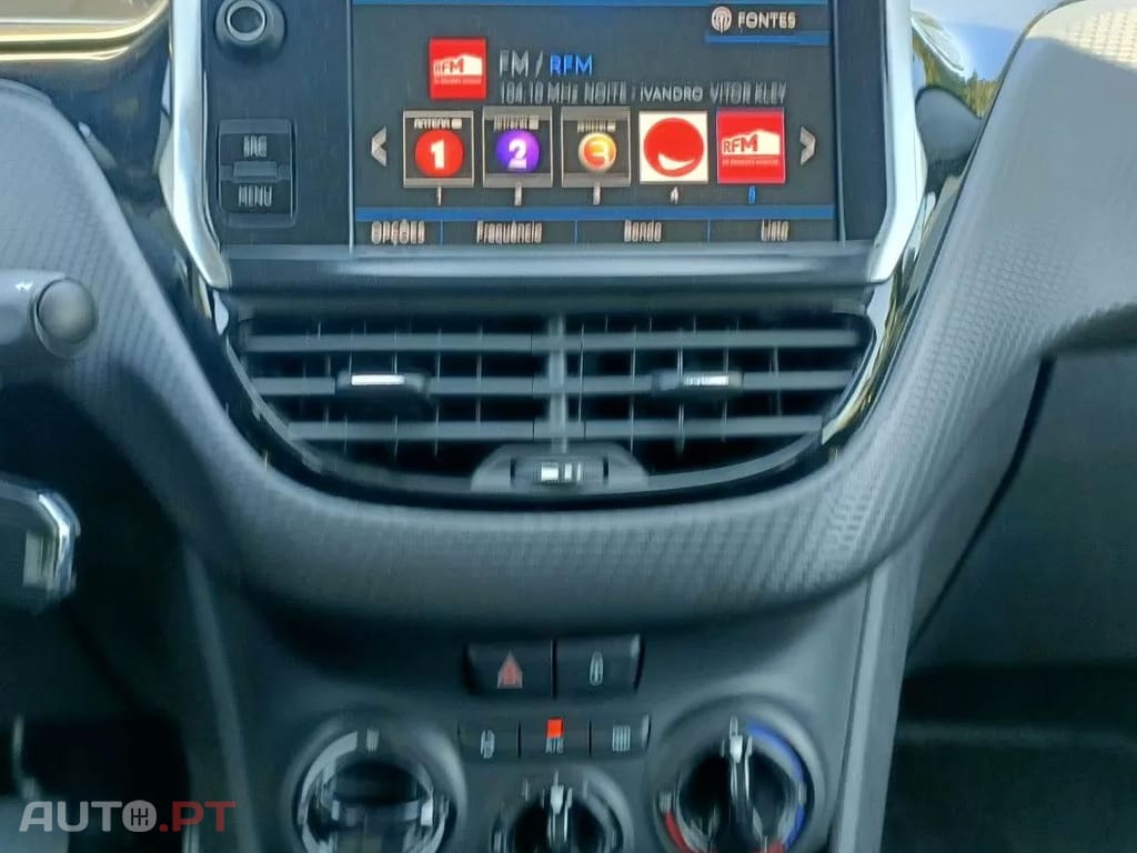 Peugeot 208 1.2 PureTech Signature