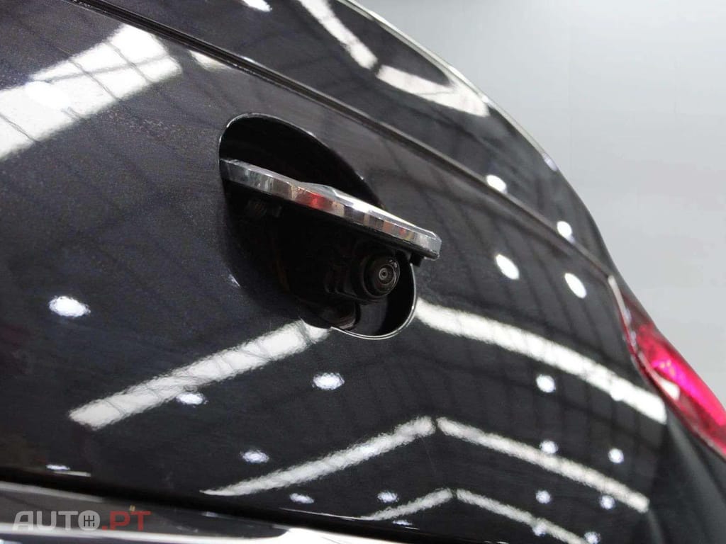 Mercedes-Benz E 220 AMG LINE