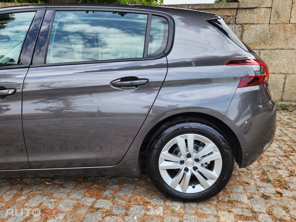 Peugeot 308 1.5 BlueHDi Business Line