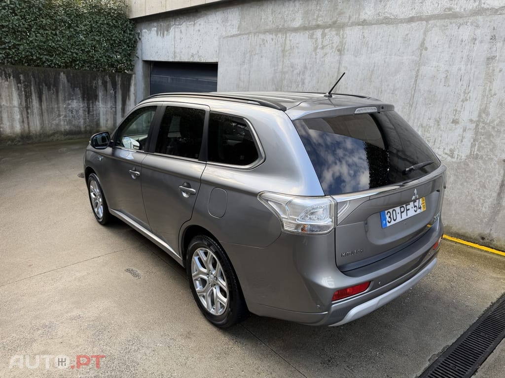Mitsubishi Outlander 2.0 PHEV Intense Navi
