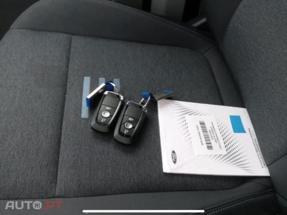 Ford Tourneo 2.5 PHEV Active