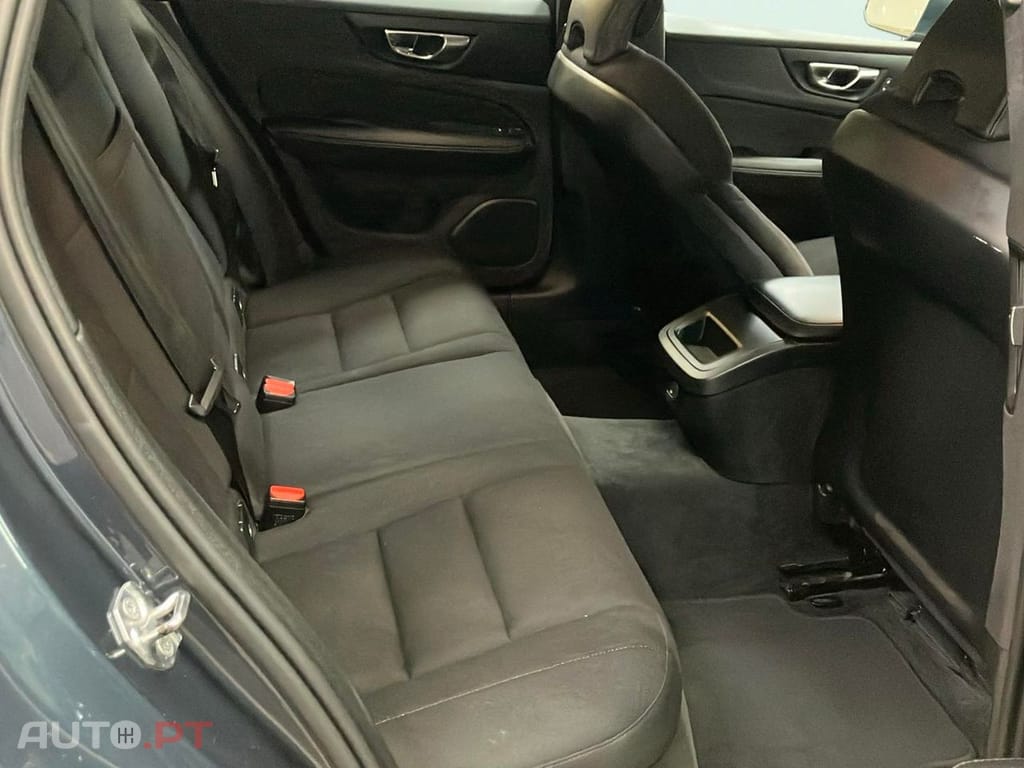 Volvo V60 2.0 B4 Momentum Plus Geartronic