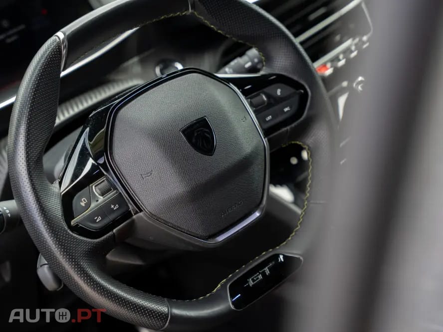 Peugeot E-2008 GT