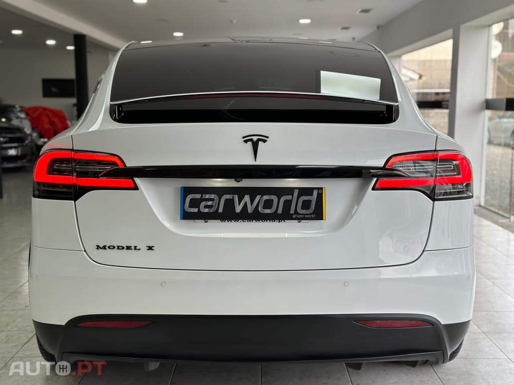 Tesla Model X Outro
