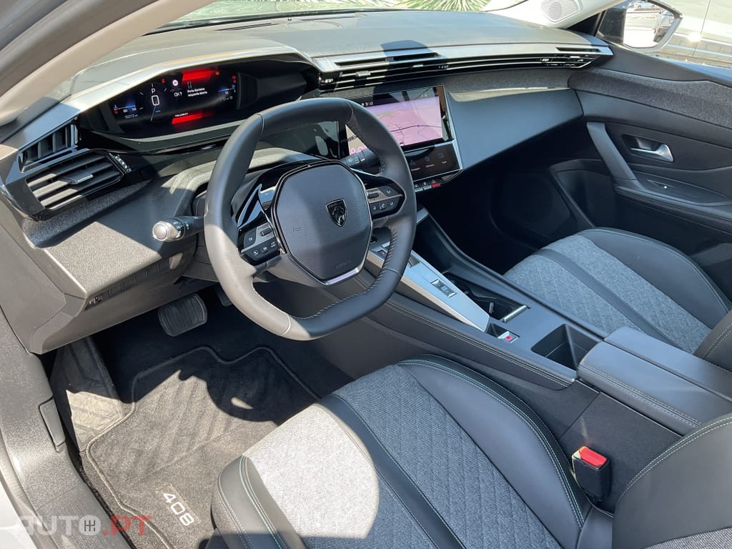 Peugeot 408 1.2 PureTech Allure EAT8