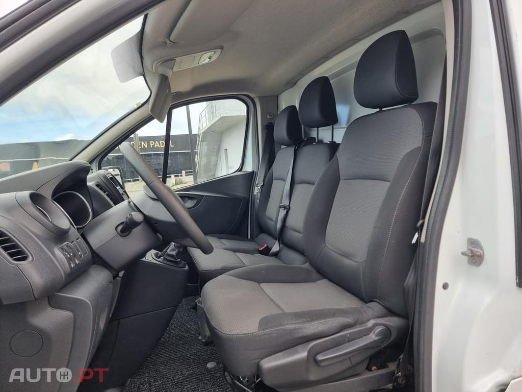 Renault Trafic 2.0 dCi L1H1 - IVA Dedutível