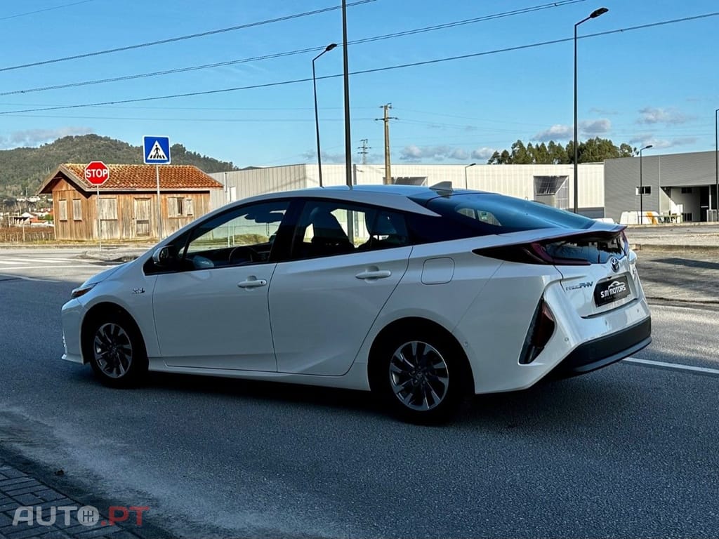 Toyota Prius 1.8 Plug-In Luxury+Pele