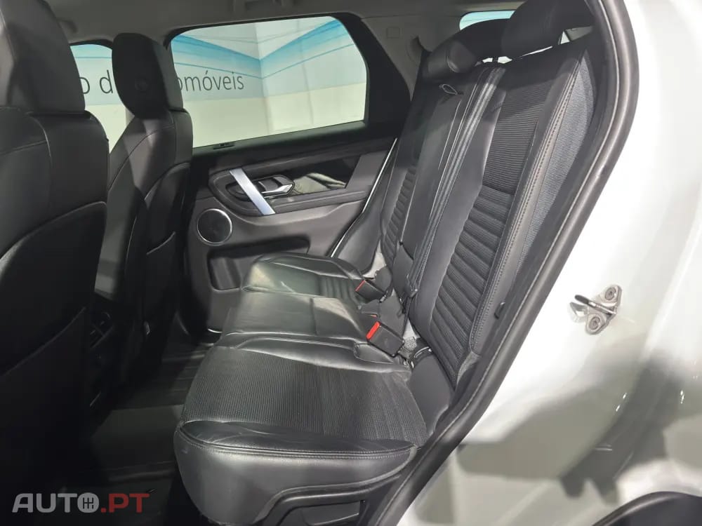 Land Rover Discovery Sport 1.5 I3 P300e AWD R-Dynamic SE