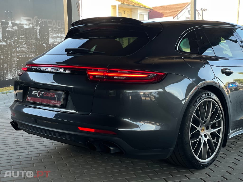 Porsche Panamera 4 E-Hybrid