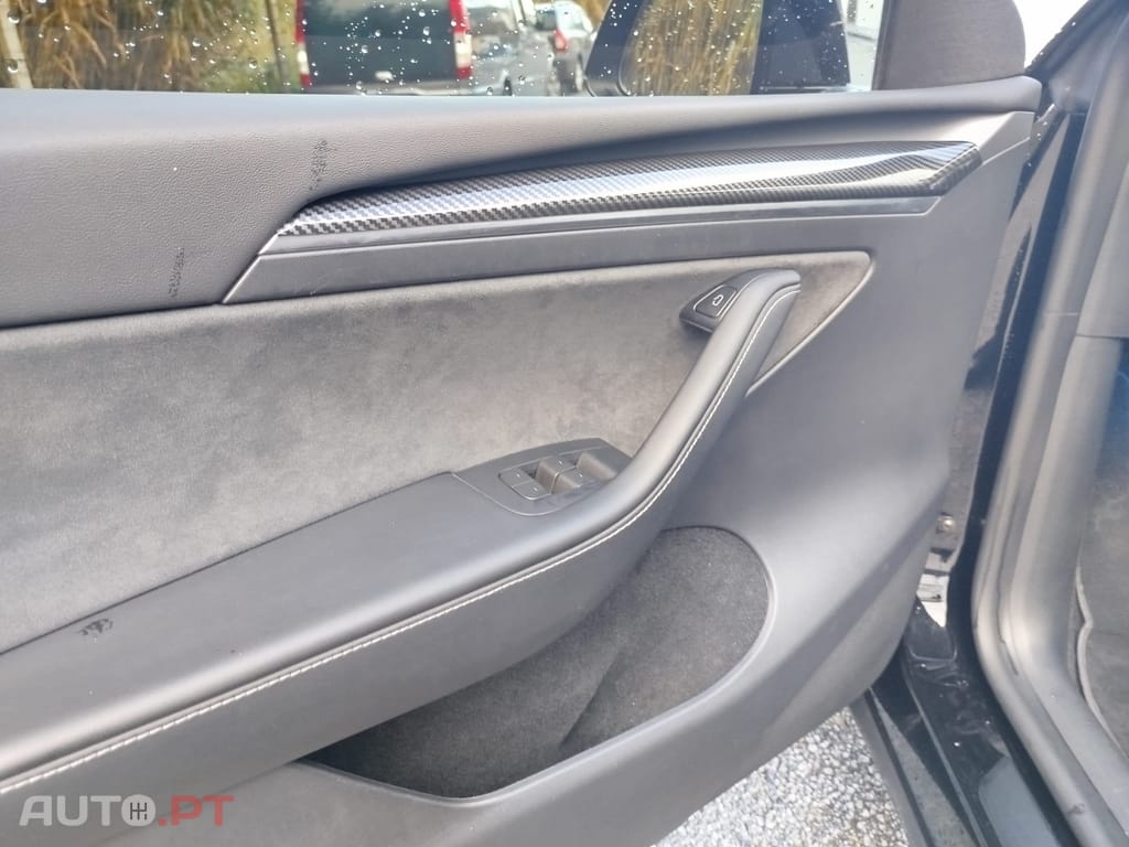 Tesla Model Y Tração Traseira Standard