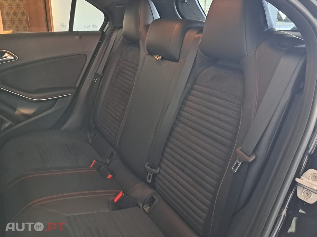 Mercedes-Benz A 180 d AMG Line