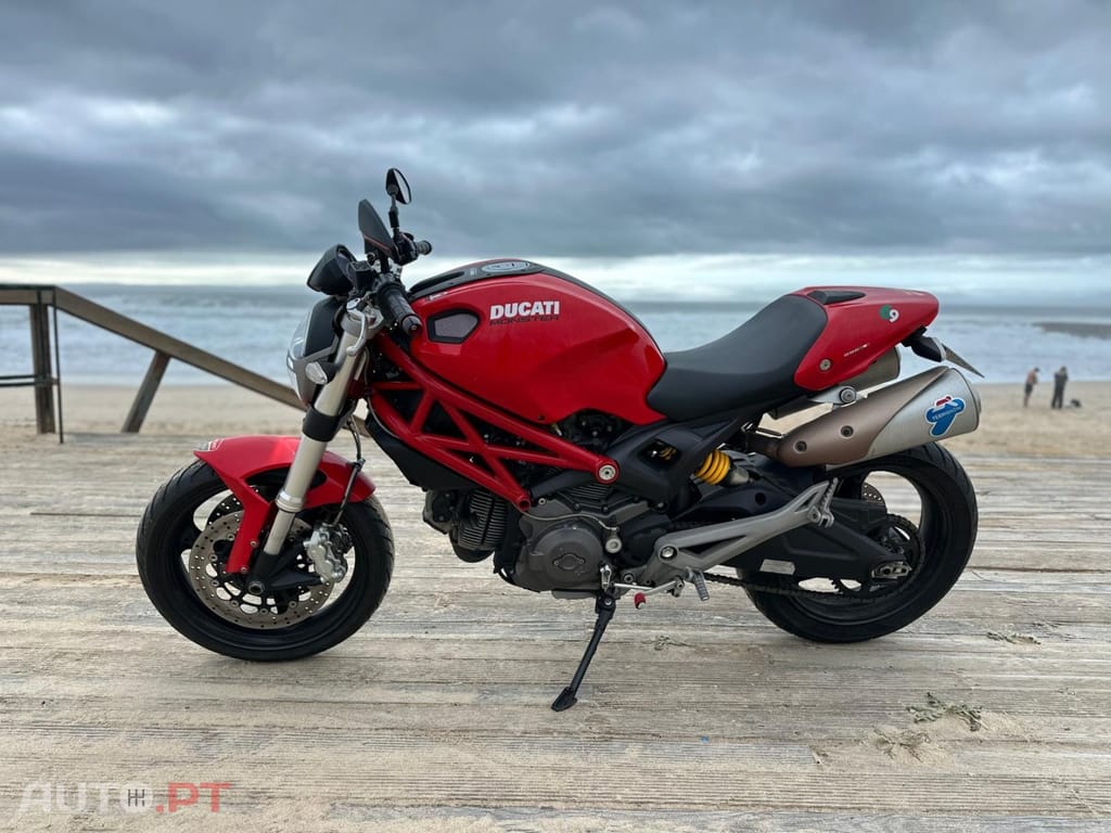 Ducati Monster 696