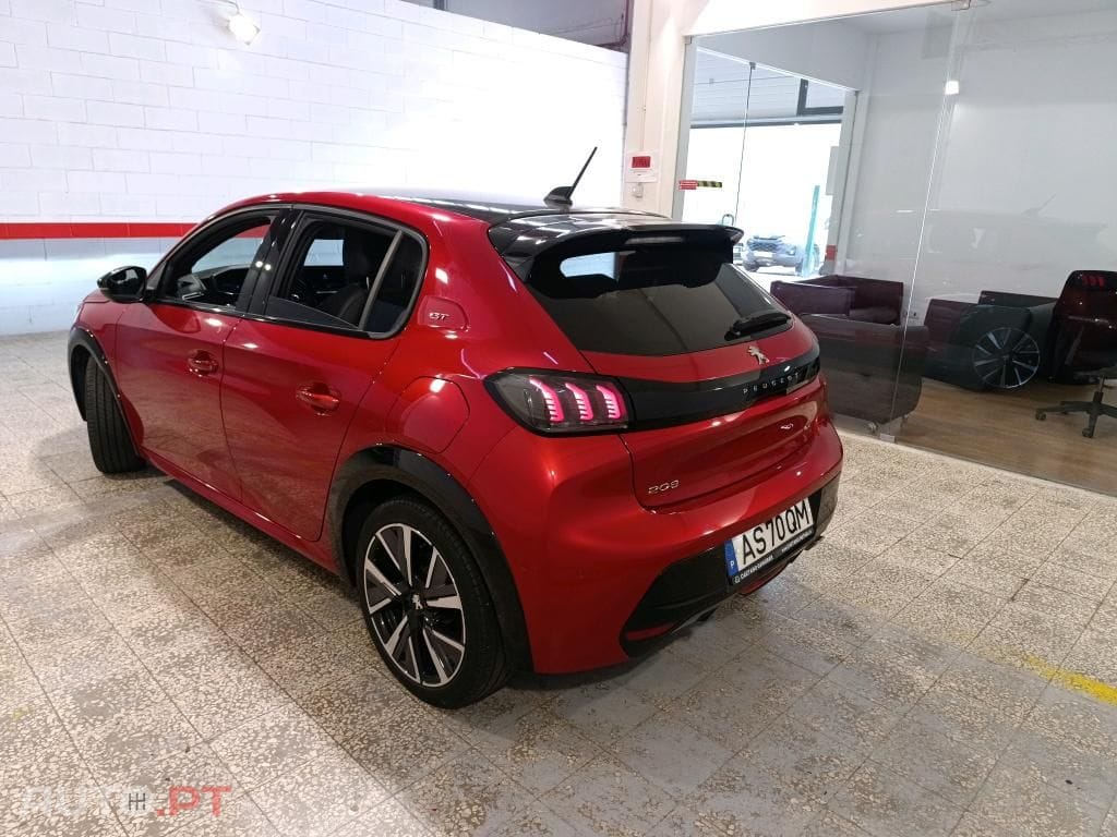 Peugeot 208 1.2 PureTech GT EAT8