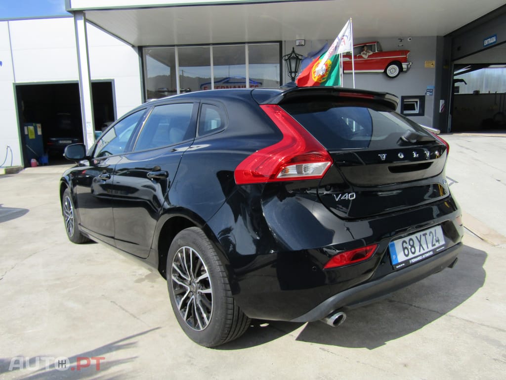 Volvo V40 2.0 D3 R-Design Momentum