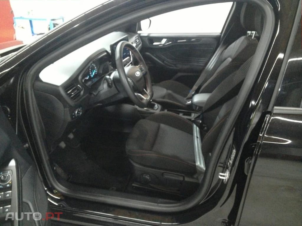 Ford Focus 1.0 EcoBoost MHEV ST-Line