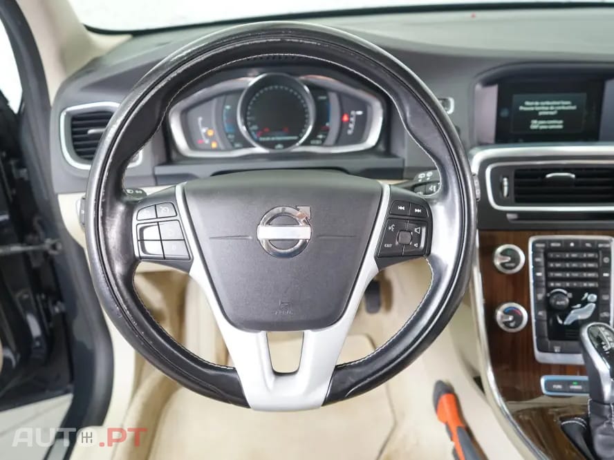 Volvo V60 2.4 D6 Summum AWD Phev