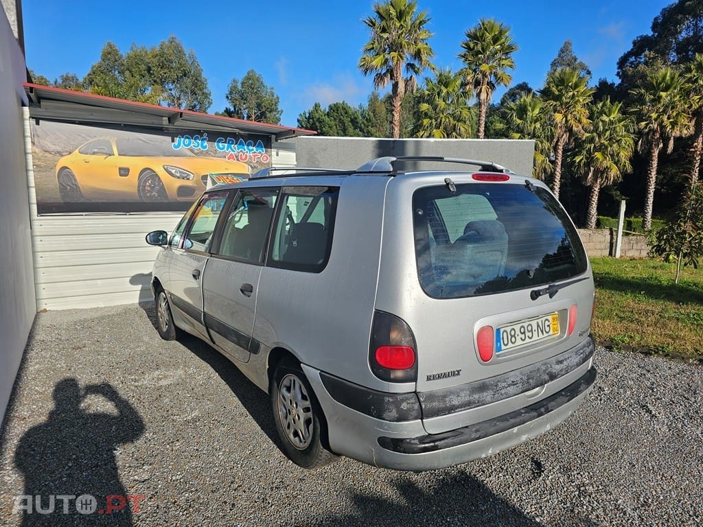 Renault Grand Espace RT 2.2 dT